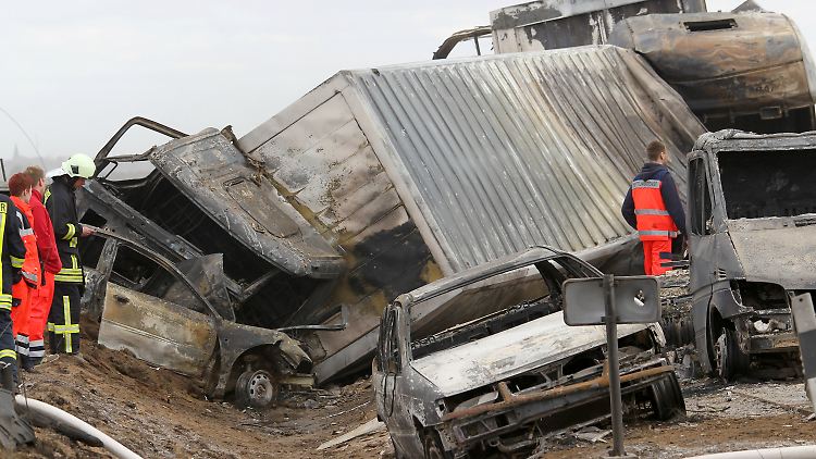 Es war ein folgenschwerer Unfall, der sich am 08.04.2011 auf der Autobahn A19 bei Kavelstorf in der Nähe von Rostock ereignete.