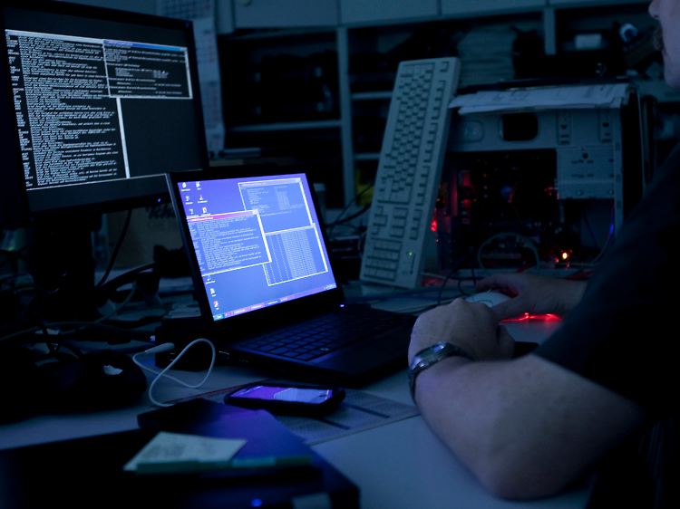 Die Banken müssen mehr für den Schutz ihrer IT-Systeme und Kundendaten tun.