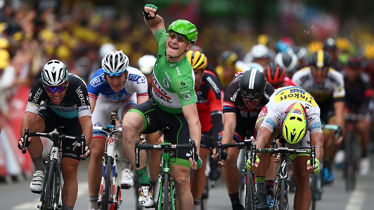 Andrè Greipel siegt im Massenspurt.