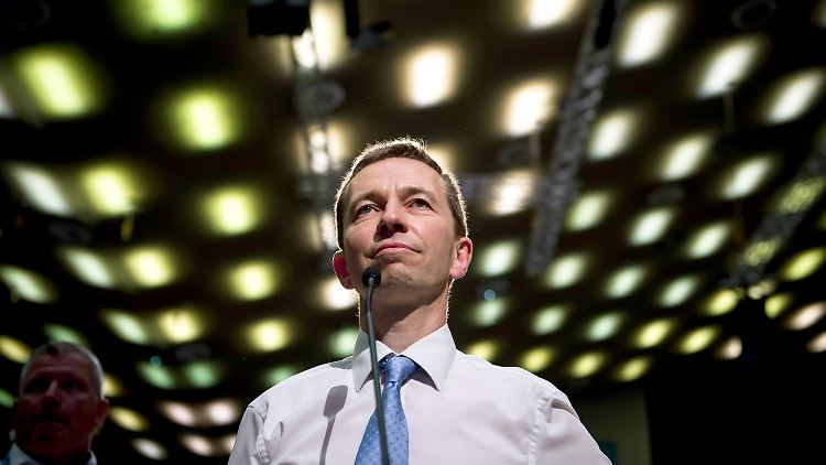 Bernd Lucke bekam nach seiner Abwahl auf dem AfD-Parteitag in Essen nicht einmal mehr das Wort erteilt. Mittlerweile hat er die Partei verlassen.