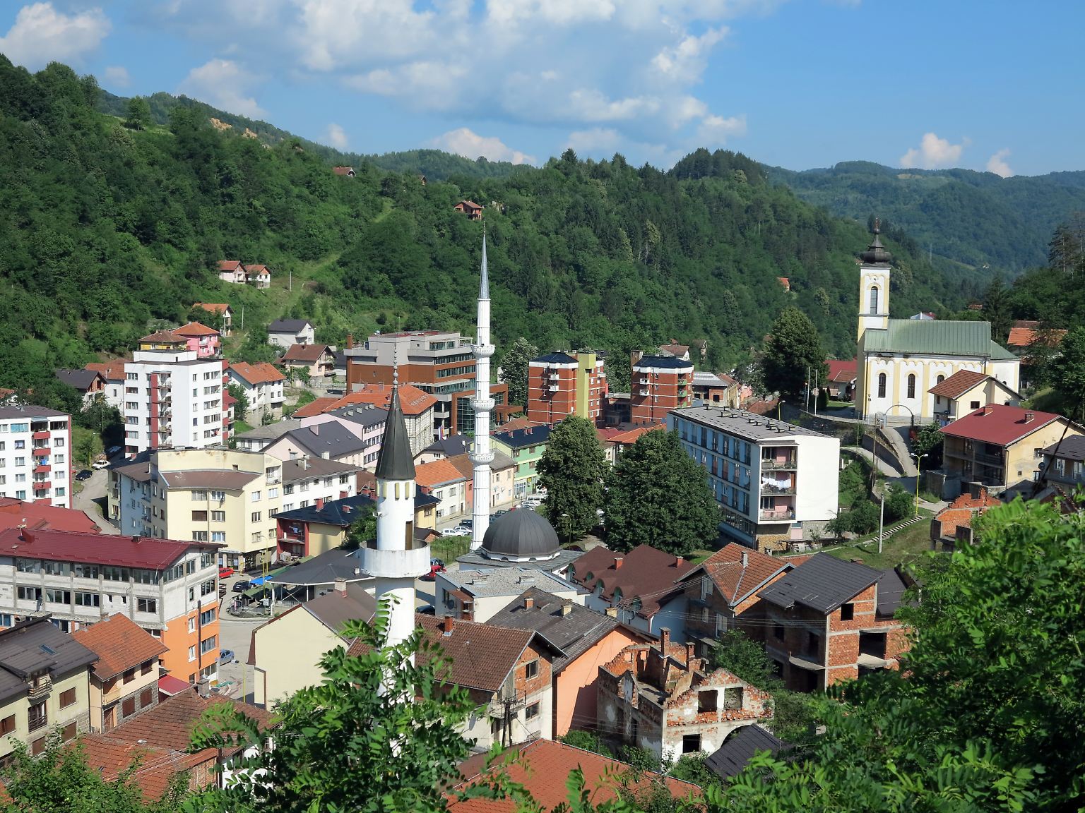 Srebrenica, eine kleine Bergbaustadt im Osten von Bosnien-Herzegowina ...