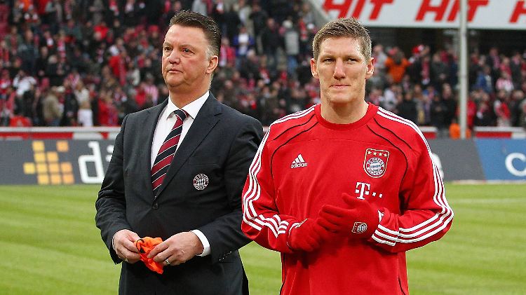 Bald wieder vereint? Das Gerücht, dass es Bastian Schweinsteiger zu Louis van Gaal nach Manchester zieht, hält sich hartnäckig.