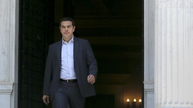 2015-07-09T142510Z_1819312165_GF10000153873_RTRMADP_3_EUROZONE-GREECE.JPG2247929441540603133.jpg