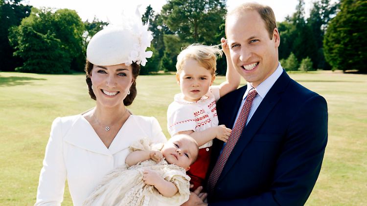 Prinzessin Charlotte trägt ein historisches Taufgewand. Vergangenen Sonntag wurde sie im engsten Kreis der Familie getauft.