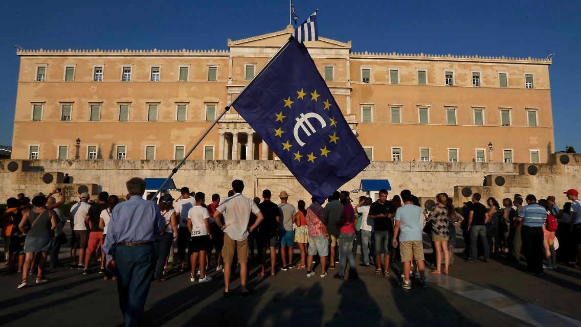2015-07-09T171210Z_1702851237_LR2EB791BRZNK_RTRMADP_3_EUROZONE-GREECE.JPG3168669825666498858.jpg