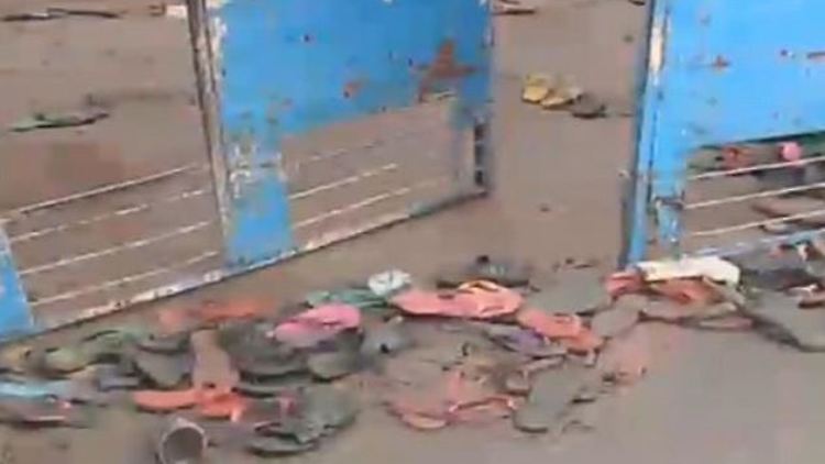 In Bangladesch spenden reiche Bürger während des Fastenmonats Ramadan häufig Kleider für Arme.
