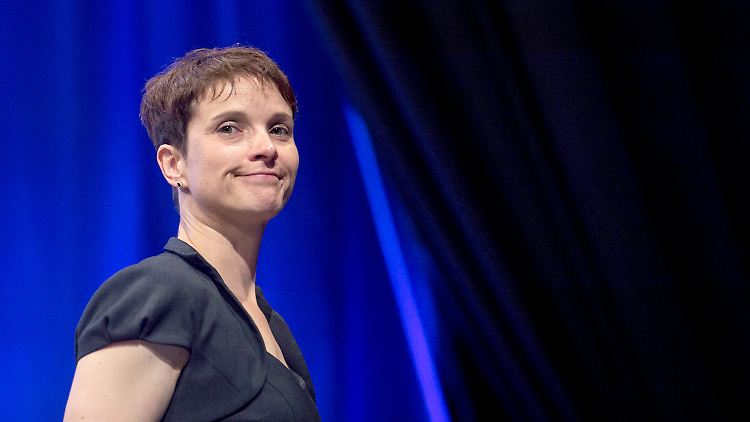 Frauke Petry hat sich gegen Bernd Lucke durchgesetzt.