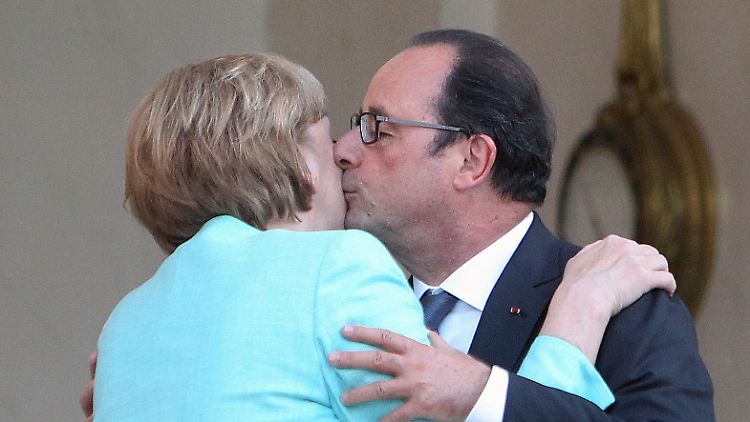 Da mag noch so viel geküsst werden: Ganz einig sind sich Holland und Merkel bei Griechenland nicht.