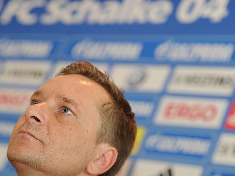 Anders als Magath ist Horst Heldt erst seit diesem Jahr auf Schalke. Erfolg hatte er bisher noch nicht.