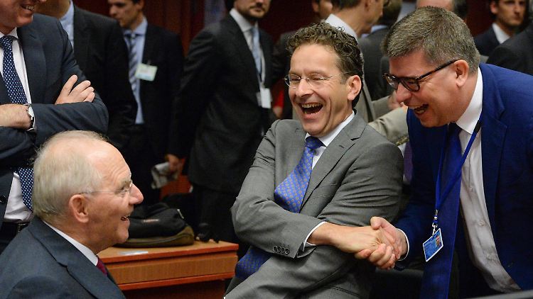 Jeroen Dijsselbloem (M) ist seit 2013 Chef der Eurogruppe