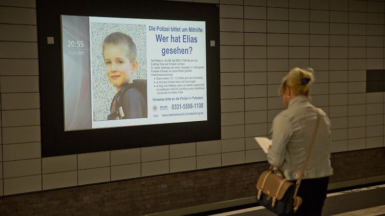 Ab heute wird auf digitalen Infotafeln das offizielle Suchplakat von Elias zu sehen sein.
