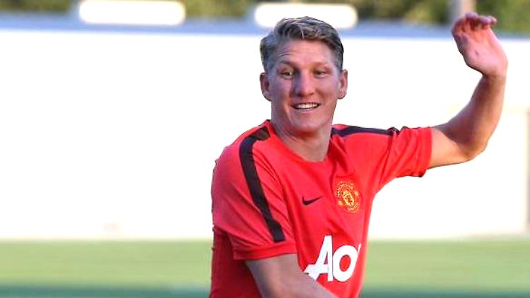 Fußballtennis in Seattle: Bastian Schweinsteiger im neuen Trikot. Unglücklich sieht er nicht aus.
