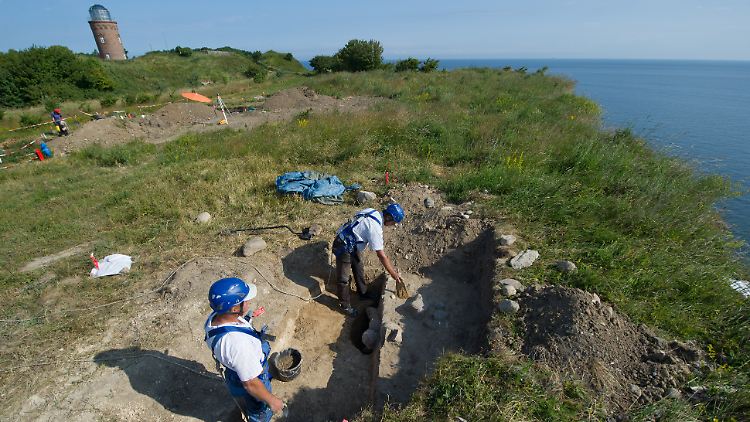 Unmittelbar an der Kliffkante des Kap Arkona stießen Archäologen auf ein Meter mal ein Meter große Pfostengruben.