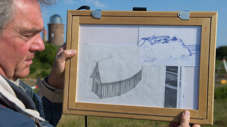 Zeichner Ulrich Schede zeigt, wie die Kulthalle der Tempelburg am Kap Arkona ausgesehen haben könnte.