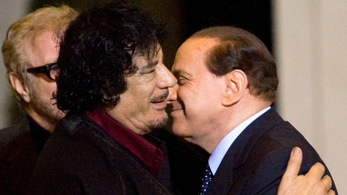 Echte Männerfreundschaft? Gaddafi (l.) und Berlusconi (r.).
