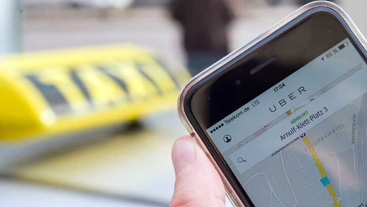 Uber ist umstritten: Die App erlaubt es Rollstuhlfahrern nicht, ein rollstuhlgerechtes Fahrzeug zu buchen,