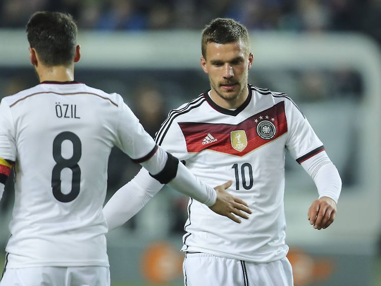 "Er wird gar keine Probleme haben bei Galatasaray": Sagt Mesut Özil über Lukas Podolski.