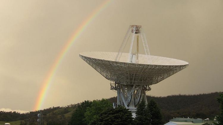 70 Meter Durchmesser: die Parabolantenne in Canberra, Australien, die die hochaufgelösten Bilder von "New Horizons" empfängt.