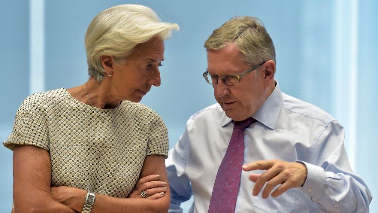 Klaus Regling im Gespräch mit IWF-Chefin Christine Lagarde.