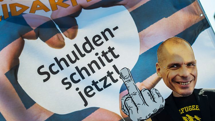 Bei Protesten vor der Europäischen Zentralbank (EZB) in Frankfurt am Main 