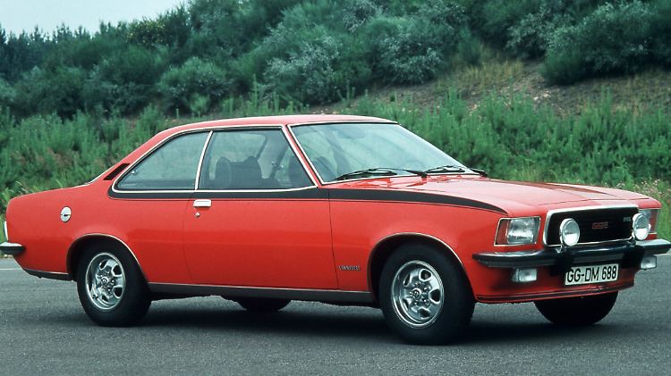 Sein geschmeidiger Reihensechszylinder macht das Fahren mit dem Opel Commodore zum Genuss.