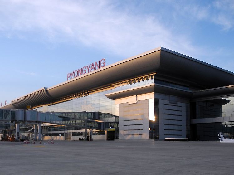 Die nordkoreanische Hauptstadt Pjöngjang hat ein neues Flughafengebäude erhalten. Die Halle ist aber noch nicht in Betrieb.