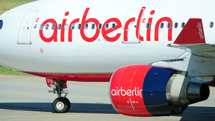Stefan Pichler will Air Berlin wieder in die Gewinnzone bringen. Sein Plan: Flotte verkleinern und Piloten entlassen.