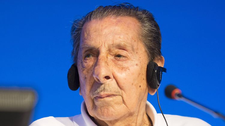 Auch wenn er für das "brasilianische Trauma" 1950 verantwortlich war, wurde zur er Auslosung der Gruppen für die WM 2014 in Brasilien eingeladen.