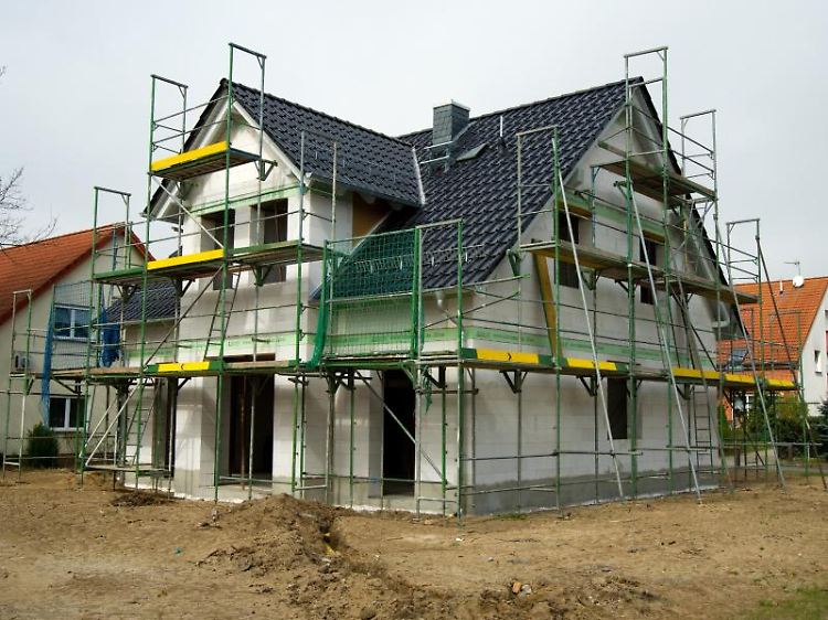Seit langem beliebt in Norddeutschland, bald schon in der ganzen Republik? Ein dritter Giebel bietet in einem Haus mehr Wohnfläche - und er sieht prächtig aus.