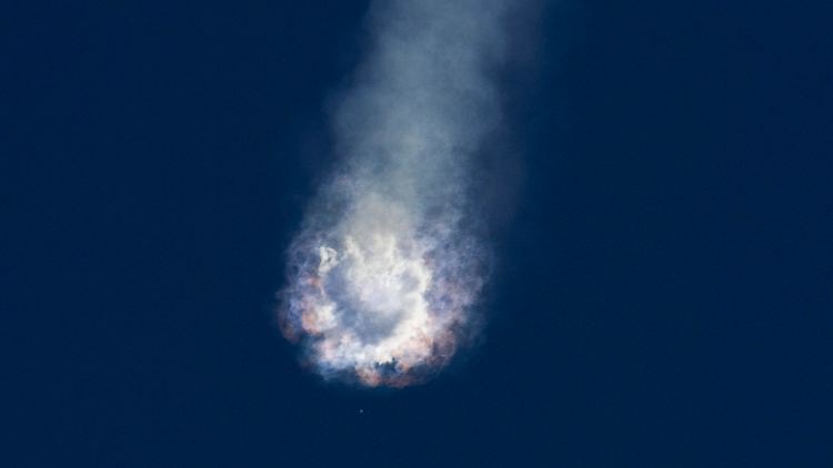 Ein Feuerball am Himmel: Die SpaceX-Rakete.