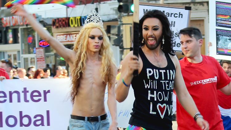 Transsexuelle beim Christopher Street Day in Berlin.