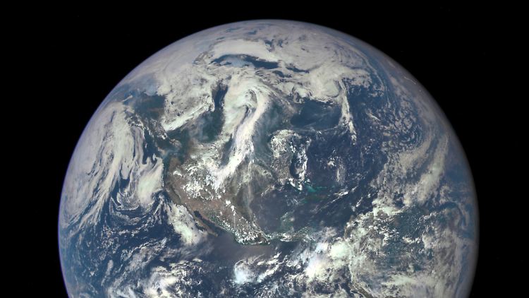 Die ganze Erde, von Sonnenlicht bestrahlt, aus 1,6 Millionen Kilometer Entfernung.
