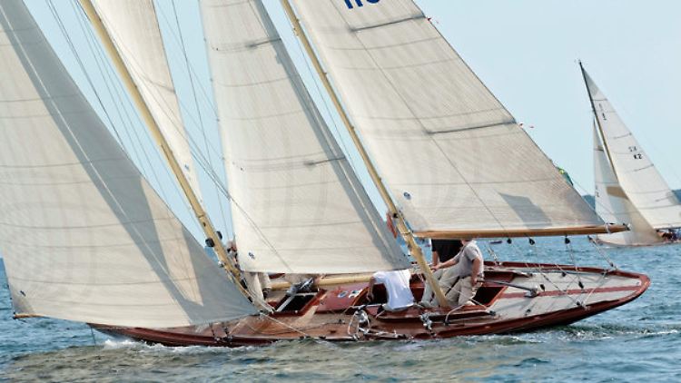 Eine Yacht beim Robbe & Berking Cup.