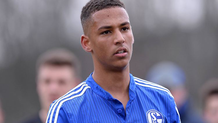 Thilo Kehrer hat sich seit Freitag nicht mehr bei seinem aktuellen Arbeitgeber Schalke gemeldet.
