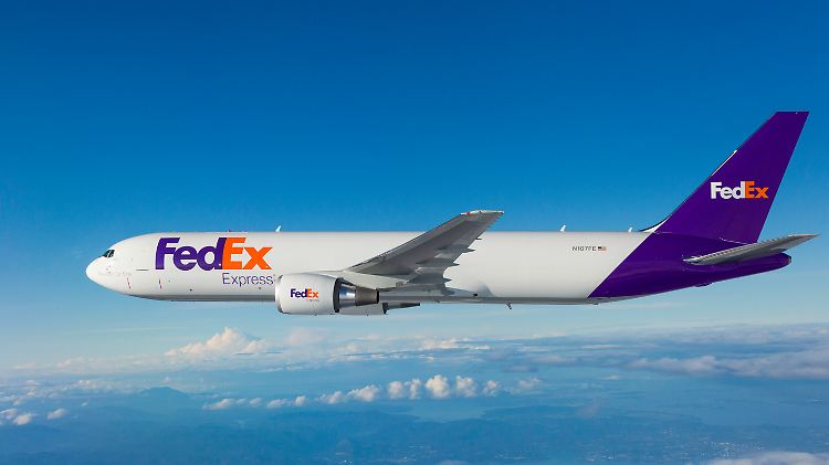 express-plane-767-master_cs_e5c3302_1601201.jpg