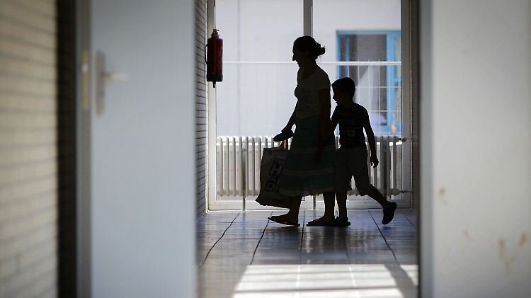 Bayern will Flüchtlinge mit geringen Aussichten auf Asyl in Zentren an der Grenze zu Österreich unterbringen.