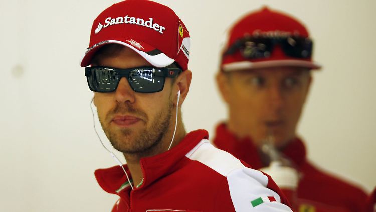 Wie lange sind Sebastian Vettel und Kimi Kimi Räikkönen noch Teamkollegen? Diese Frage belastet die Scuderia-Crew derzeit neben der sportlichen Drucksituation.