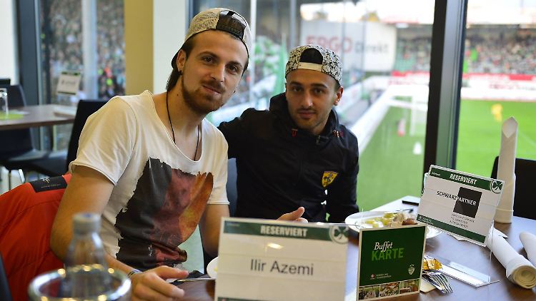 Ilir Azemi (l.) träumt nach seinem schweren Unfall von einer Rückkehr in den Profifußball.