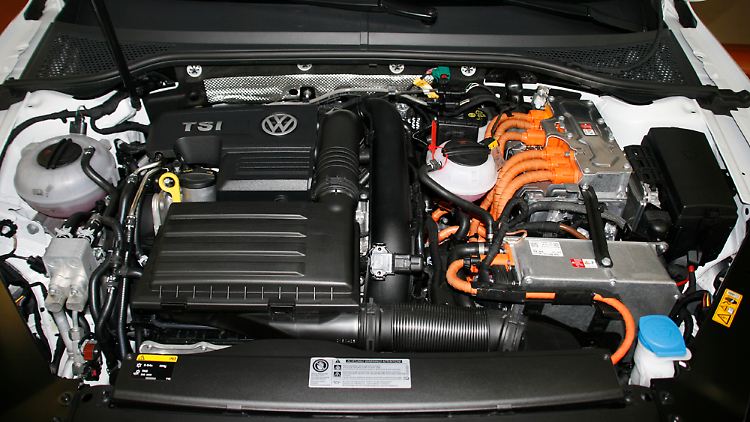 Die Systemleistung des Passat GTE beträgt 160 kW oder 218 PS.