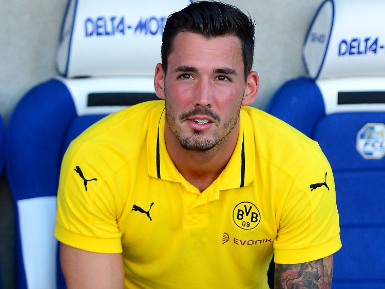 Auf der Bank will Roman Bürki bei Borussia Dortmund eigentlich nicht so oft sitzen.