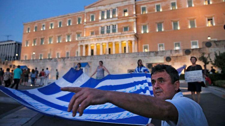 Viele Griechen haben jetzt auch von der linken Syriza-Regierung genug. Sie lehnen jede weitere Sparauflage ab.