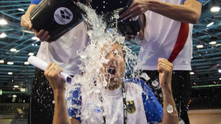 Deutsche Schwimmer bei der "Ice Bucket Challenge" 2014.
