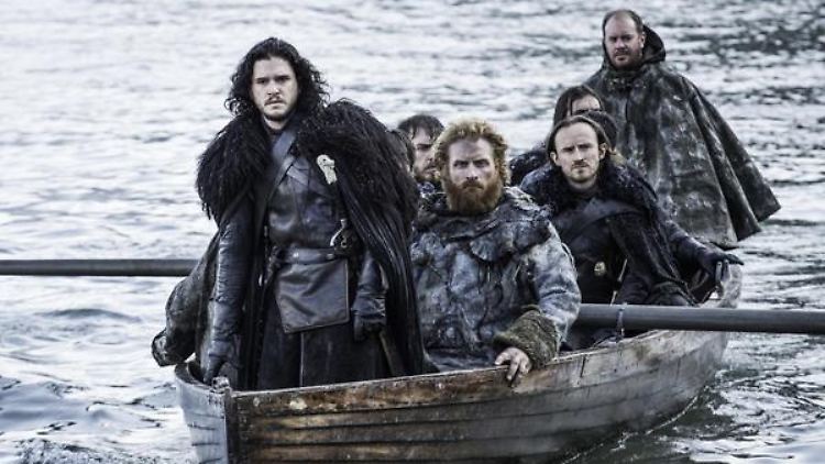 Mit Blick auf die aktuelle Staffel "Game of Thrones" stellt sich Fans die Frage: Was wird aus Jon Snow (l.)?