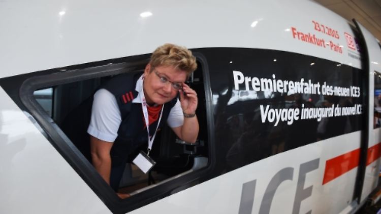 Erstmals fährt ein Linien-ICE 3 der Deutschen Bahn auf der Strecke Frankfurt-Paris.