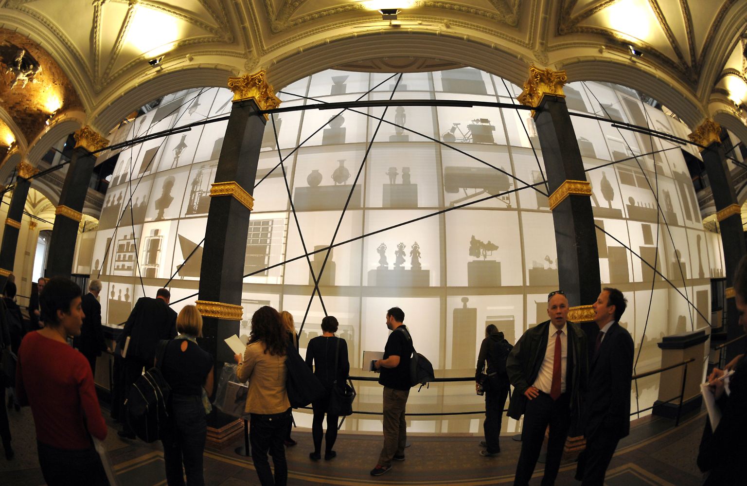 Unter dem Slogan "Gibt es auf jede Frage eine Antwort?" ist im Martin-Gropius-Bau in Berlin derzeit eine spektakuläre Ausstellung zu sehen. 