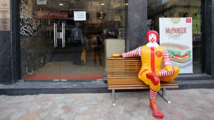 Bleibt immer öfter allein: McDonalds-Maskottchen Ronald findet seltener Gesellschaft.