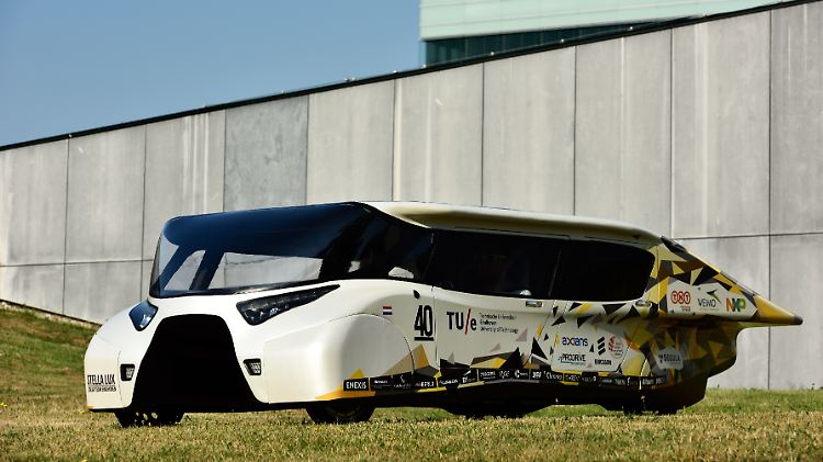 Stelle Lux sieht noch sehr futuristisch aus, soll aber bis zu 1000 Kilometer nur mit Sonnenenergie zurücklegen.