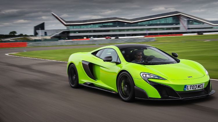 Optisch ist der McLaren 675 LT kaum von seinen Brüdern zu unterscheiden. Bei den leistungsparametern schon.