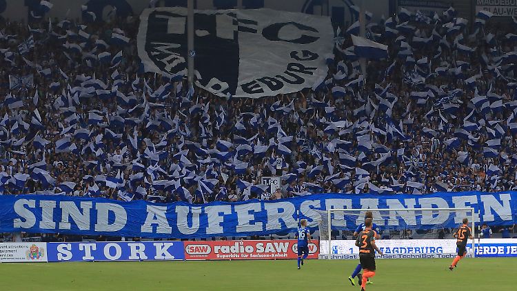 Da freut sich wer auf die 3. Liga: Der 1. FCM und seine Fans setzen zum Drittliga-Auftakt gemeinsam Duftmarken.