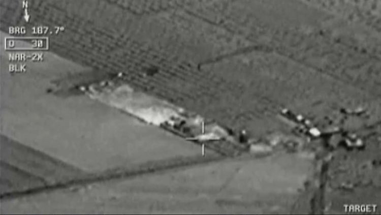 Die türkische Nachrichtenagentur veröffentlichte Bilder aus den Cockpits von Kampfjets. Im Visier: Stellungen des IS in Nordsyrien.
